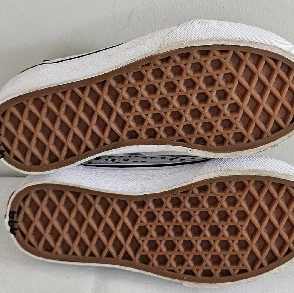 Kids Black and White Spot Low-Top Sneakers - Classic Style